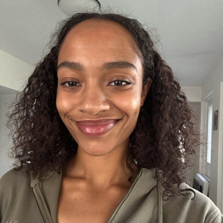 Portrait d'une habitante de Triolo ayant comparé ses devis de diagnostic à Villeneuve-d'Ascq